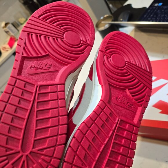 Nike Dunk Low Red Roses HF1986-100 Mens Size 10 Skateboarding Lifestyle SNEAKERS - Picture 8 of 9